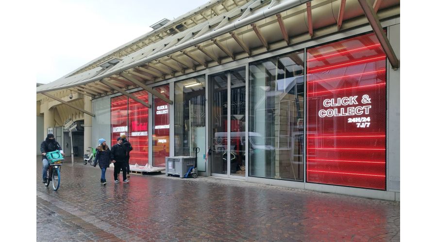 Vitrines lumineuses La Station Colis