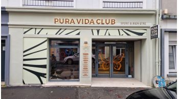 Pura Vida Club – Signature lumineuse bois
