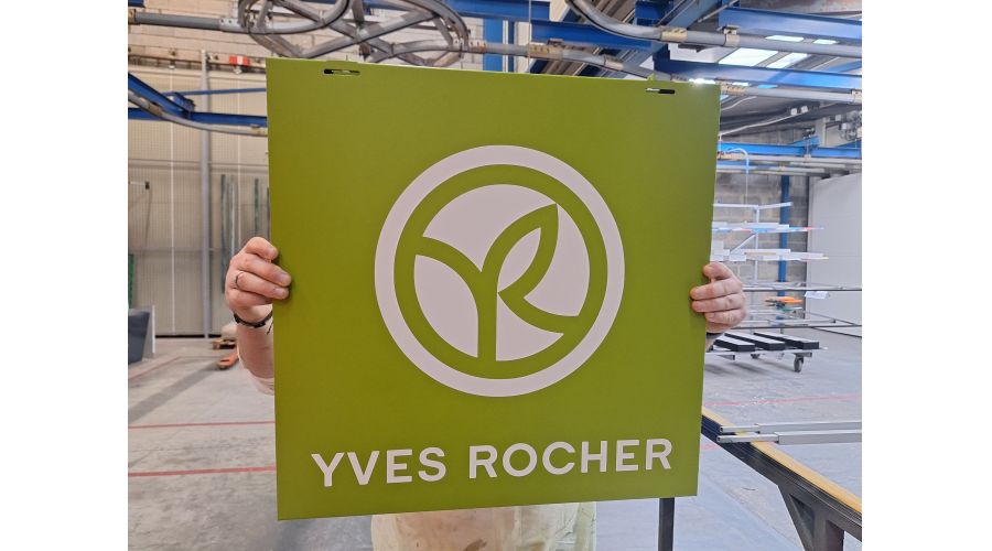 Rebranding d'Enseignes Drapeaux Yves Rocher