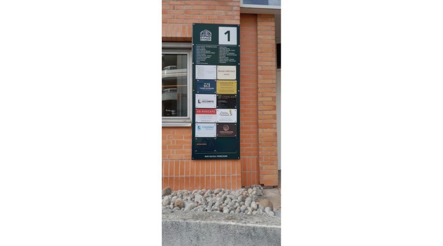 Signalétique patrimoniale sur-mesure -  Espace Oberthur