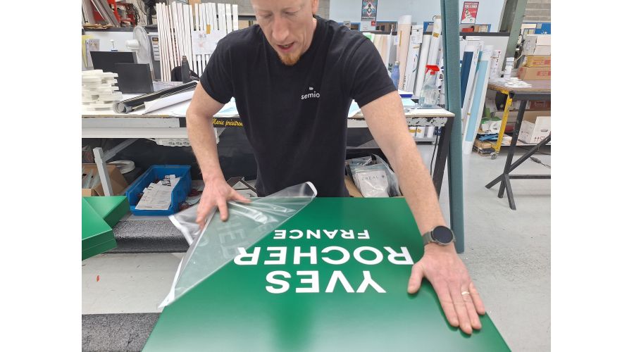 Rebranding d'Enseignes Drapeaux Yves Rocher