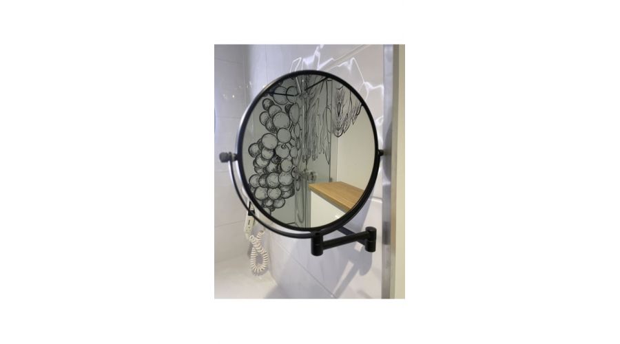 IBIS Styles Cognac – Rénovation intérieure - pose sur mesure habillages salle de bain et signalétiques