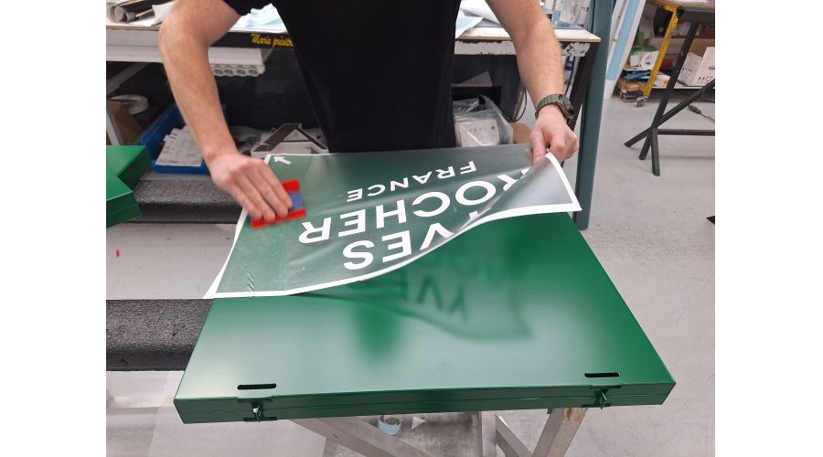 Rebranding d'Enseignes Drapeaux Yves Rocher