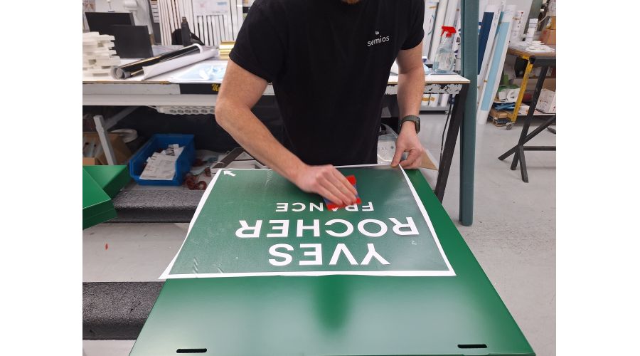 Rebranding d'Enseignes Drapeaux Yves Rocher