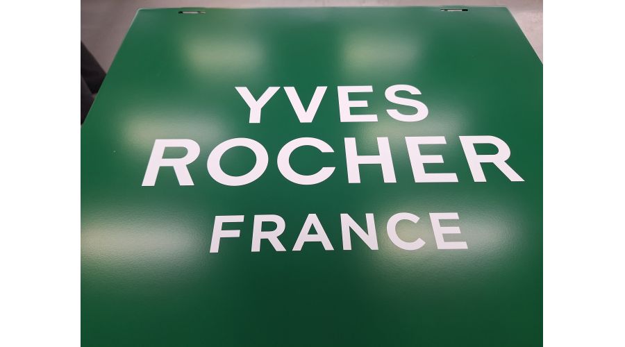 Rebranding d'Enseignes Drapeaux Yves Rocher
