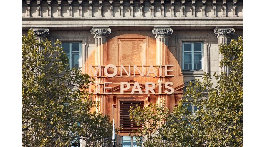 Anamorphose reconstituant le logo de la Monnaie de Paris 