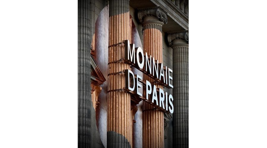 Anamorphose reconstituant le logo de la Monnaie de Paris 
