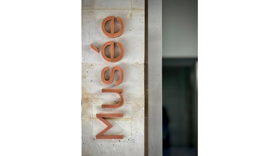 Signalétique des cours intérieures de la Monnaie de Paris