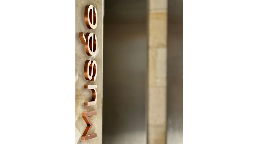 Signalétique des cours intérieures de la Monnaie de Paris