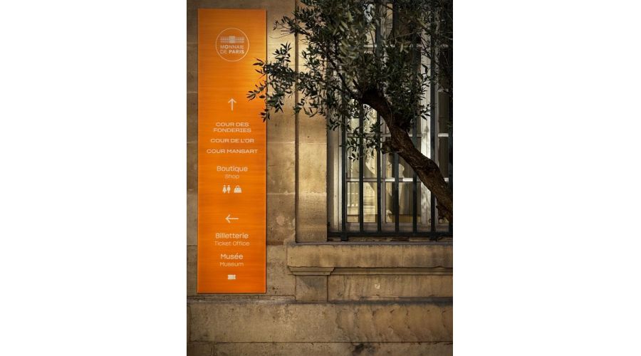 Signalétique des cours intérieures de la Monnaie de Paris