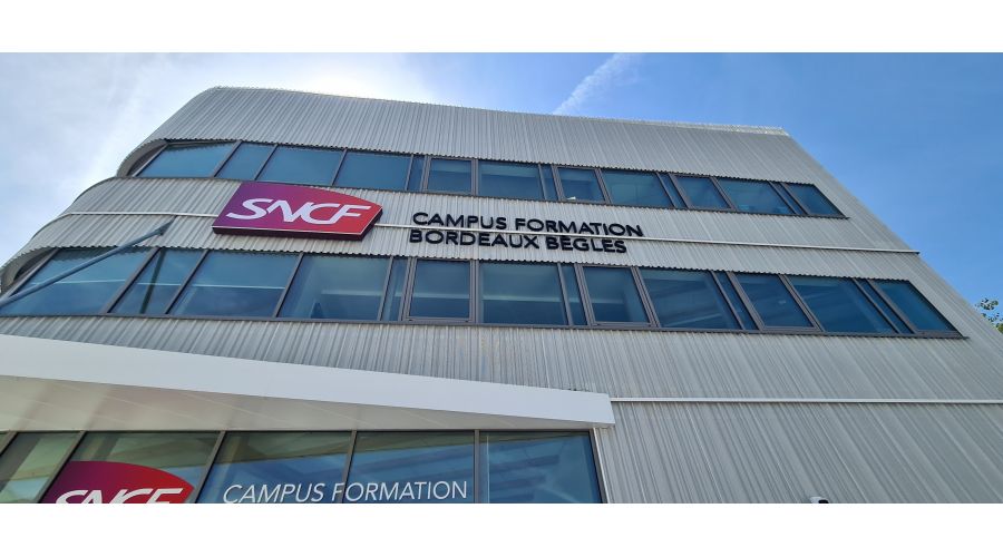 Enseignes des nouveaux campus SNCF Réseau