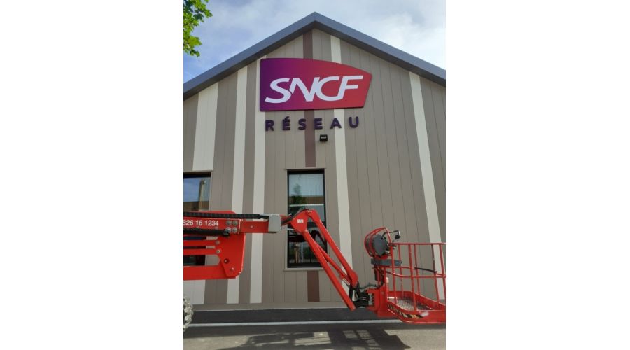 Enseignes des nouveaux campus SNCF Réseau