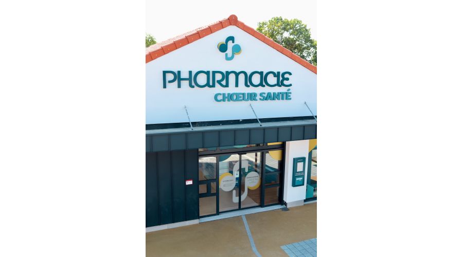Signalétique extérieure d'une pharmacie en Loire-Atlantique