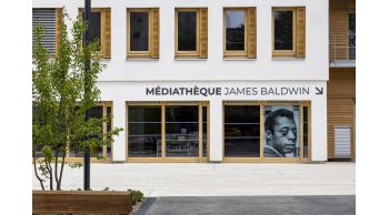 Signalétique responsable pour la Médiathèque James Baldwin 