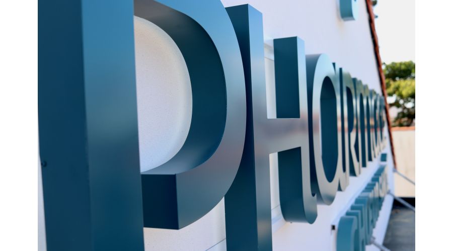 Signalétique extérieure d'une pharmacie en Loire-Atlantique