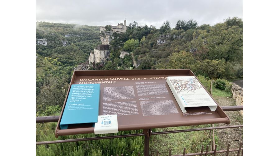 Rocamadour : une signalétique au service d’un lieu sacré et ultra-fréquenté