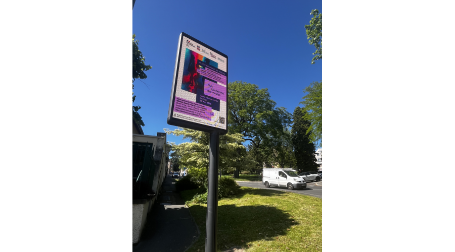 Installation d’affichage digital écoconçue intégrant des filtres environnementaux optimisant énergie et pollution lumineuse