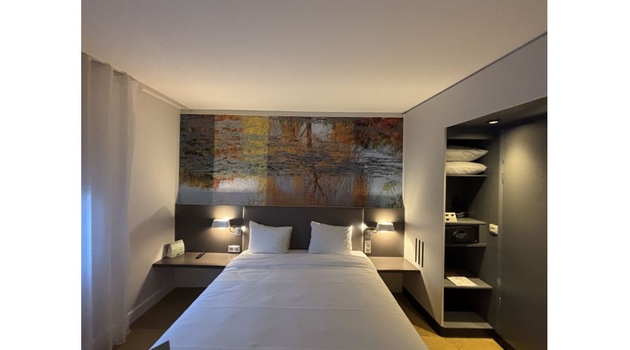 Signalétique & univers graphique pour B&B HOME – Rueil-Malmaison 
