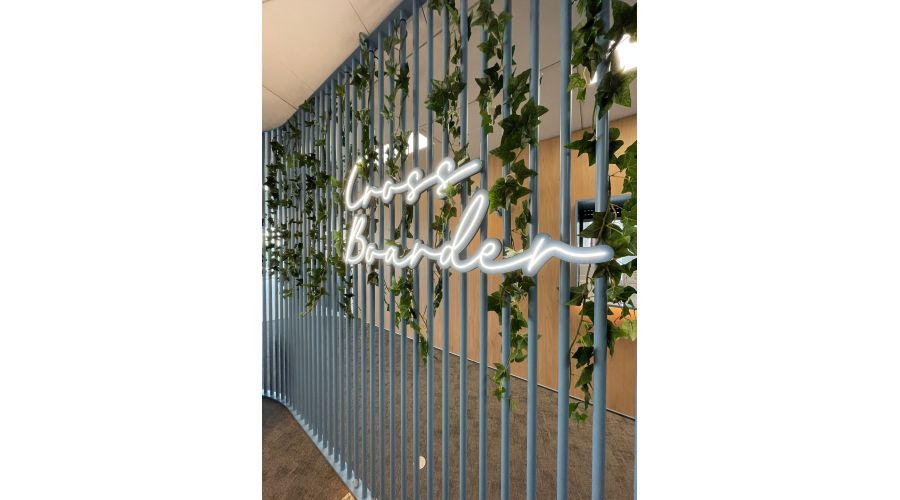 Enseignes Lumineuses NéonsFlex - Inetum Stories