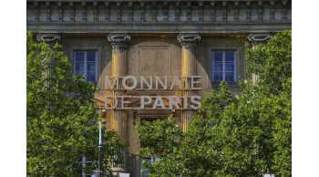 Anamorphose reconstituant le logo de la Monnaie de Paris 