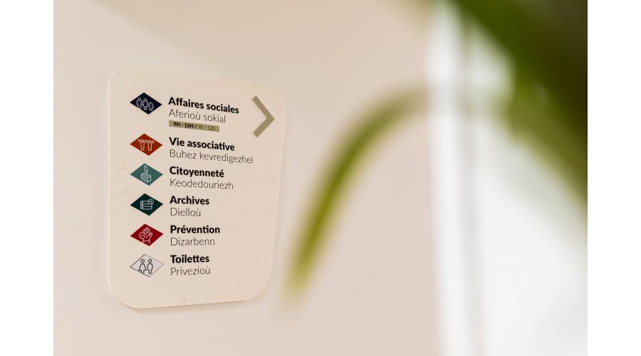 Signalétique responsable pour la Mairie de Plouguerneau