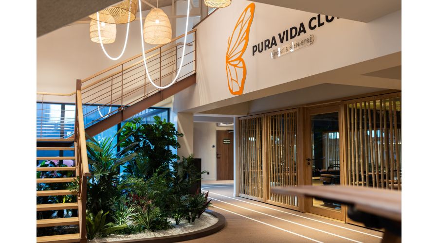 Pura Vida Club – Signature lumineuse bois