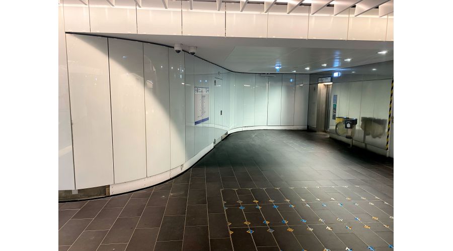 Stéréo Bleu Banane, une immersion graphique monumentale dans le métro parisien