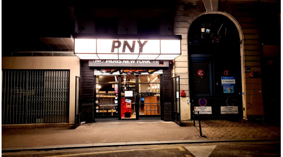 Signature visuelle par une marquise lumineuse chez PNY