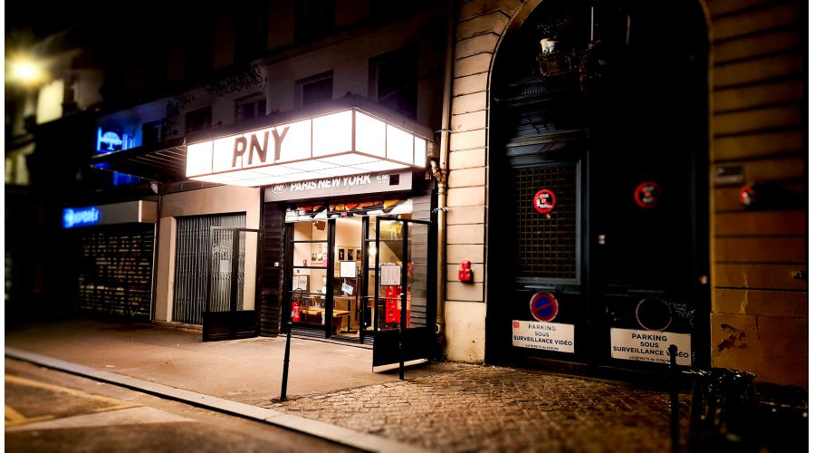 Signature visuelle par une marquise lumineuse chez PNY