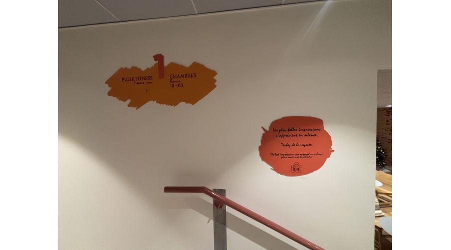 Signalétique & univers graphique pour B&B HOME – Rueil-Malmaison 
