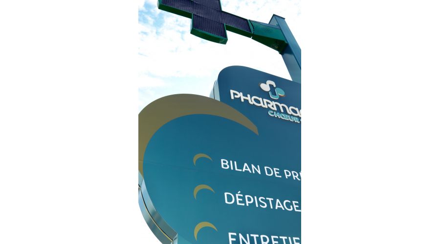Signalétique extérieure d'une pharmacie en Loire-Atlantique