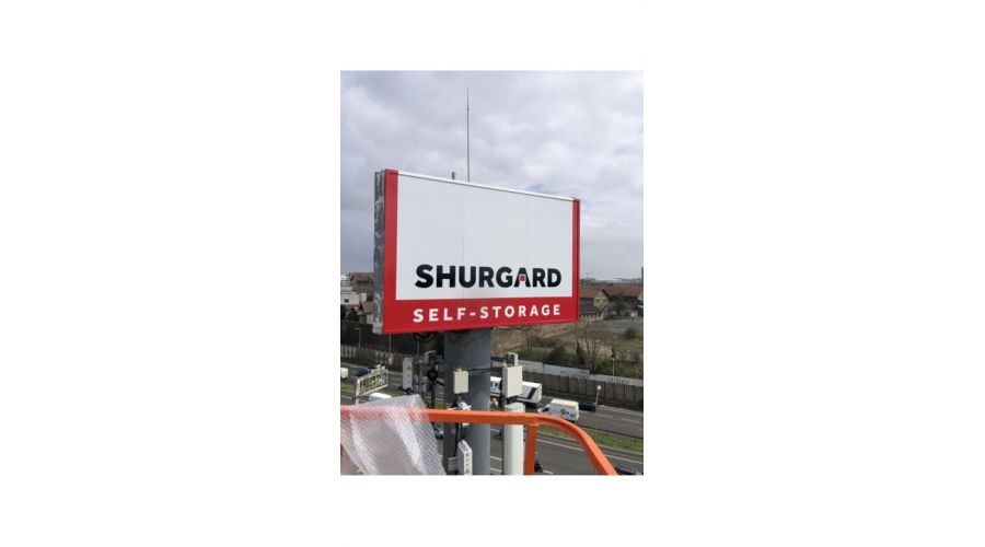 Shurgard totem 28 mètres