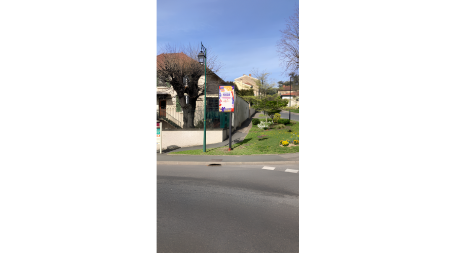 Installation d’affichage digital écoconçue intégrant des filtres environnementaux optimisant énergie et pollution lumineuse