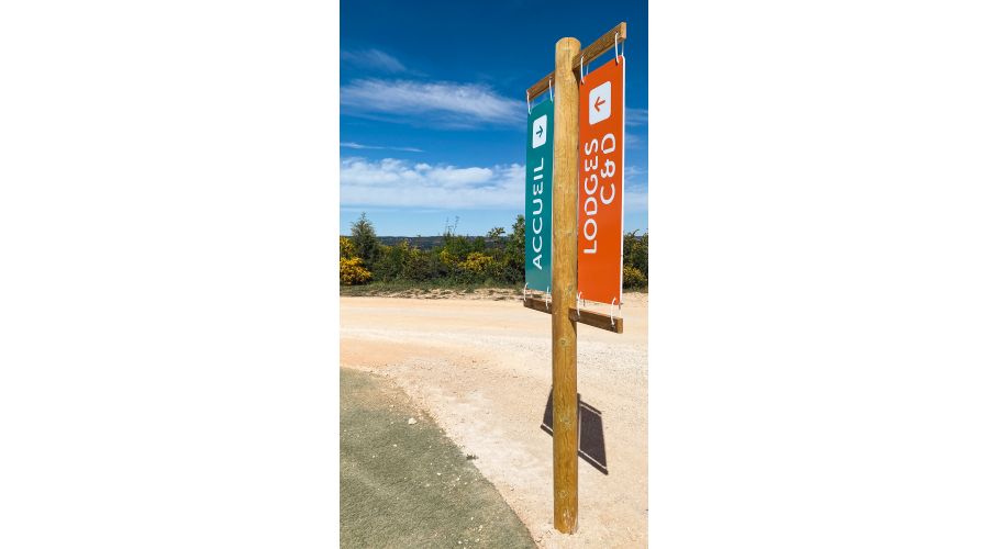 Renouvellement de signalétique pour the Camp