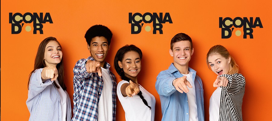 Image présentant des jeunes en posture dynamique et qui pointent du doigt ceux qui les regardent pour indiquer qu'ils peuvent postuler aux Icona d'Or jeunes