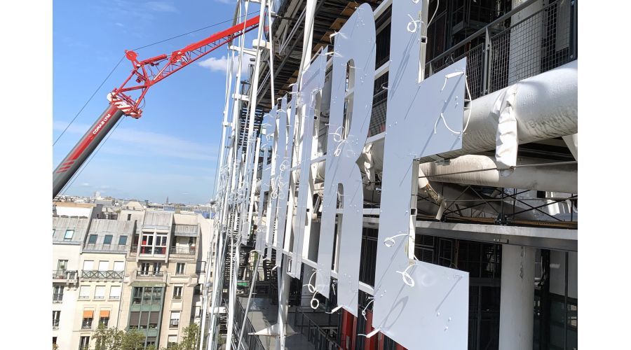 Réalisation d'une enseigne Néon au centre Pompidou